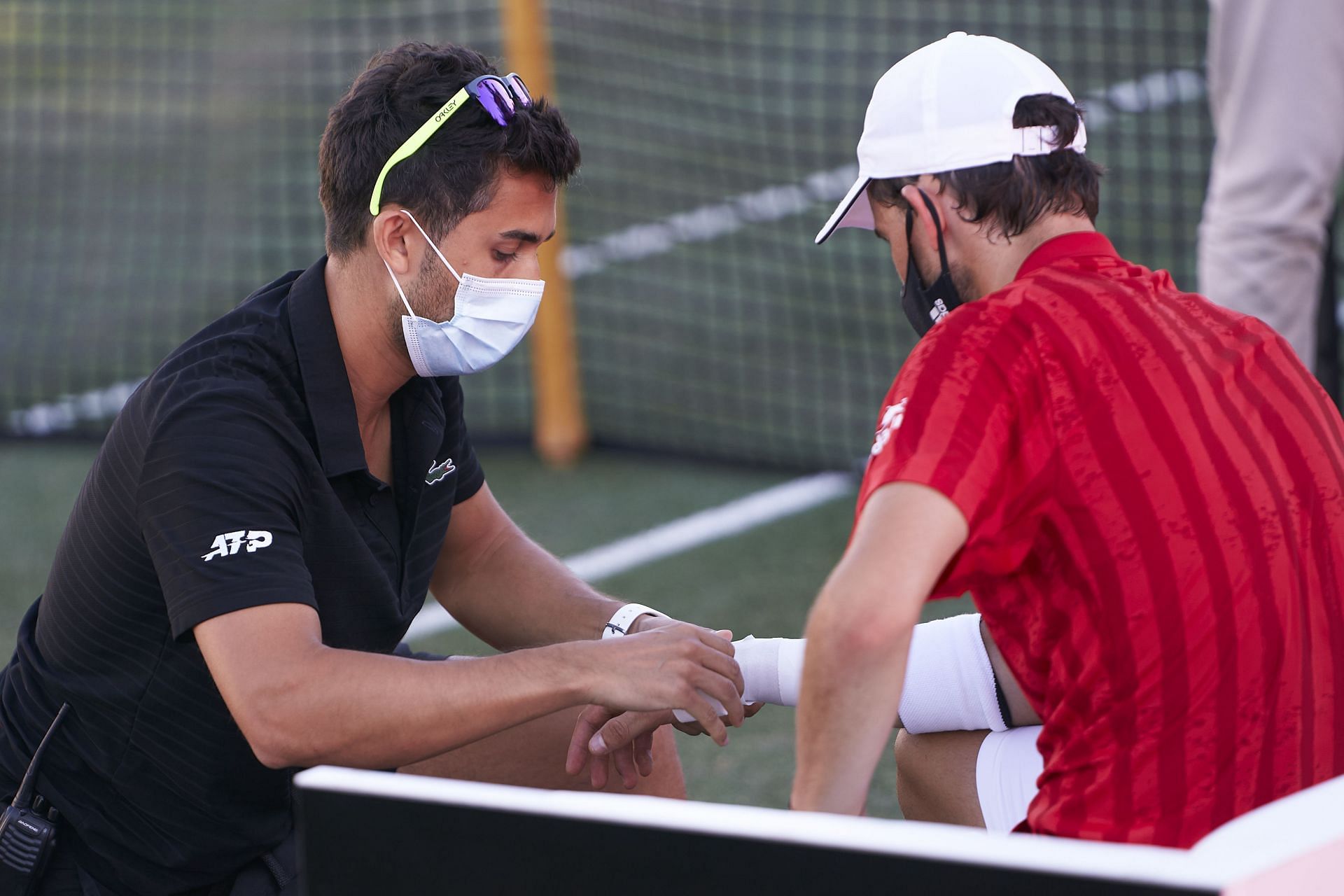 Dominic Thiem receives treatment on his wrist. (Getty)