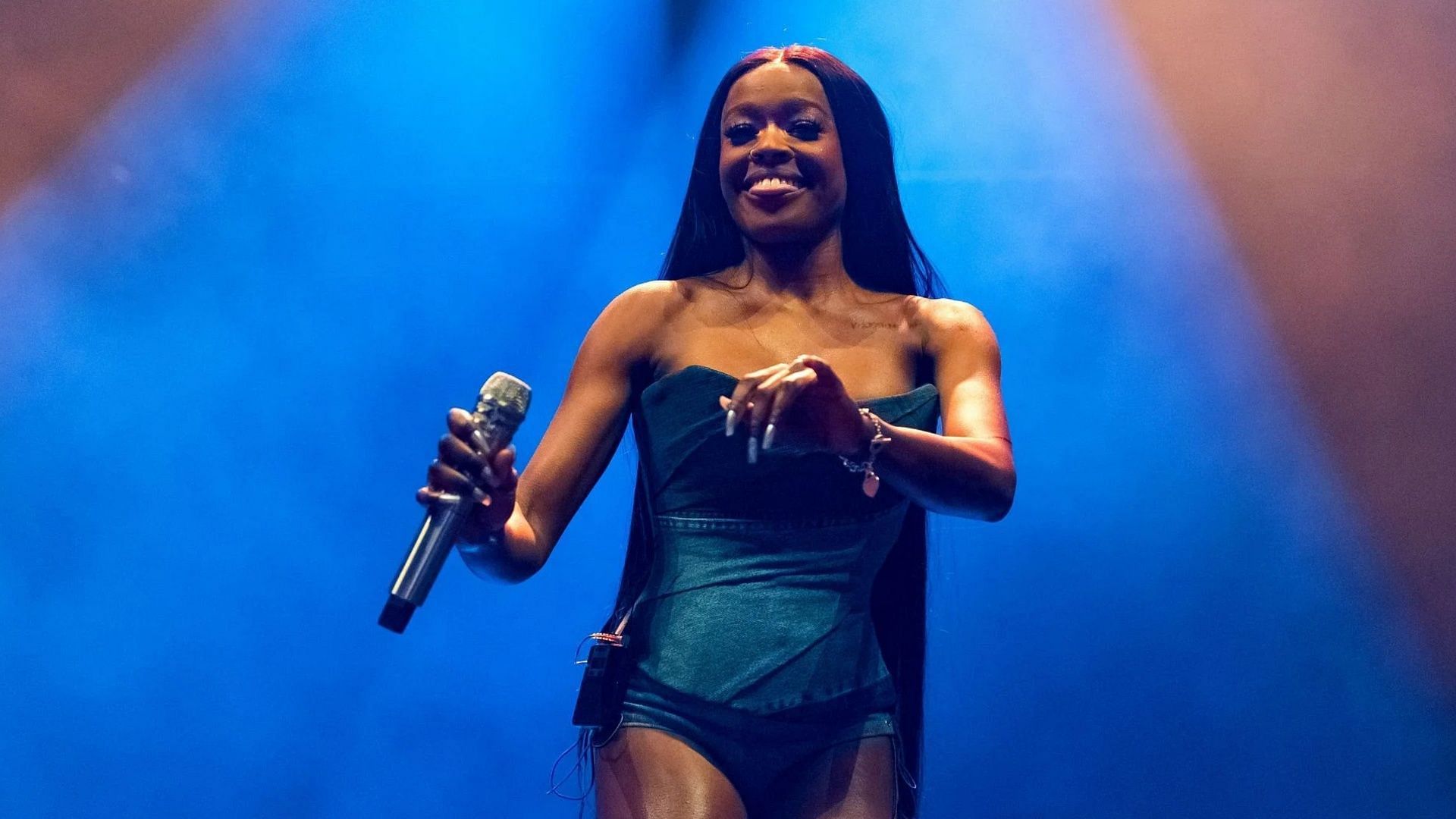 Azealia Banks threatened to sue a parody X account (Image via Getty)