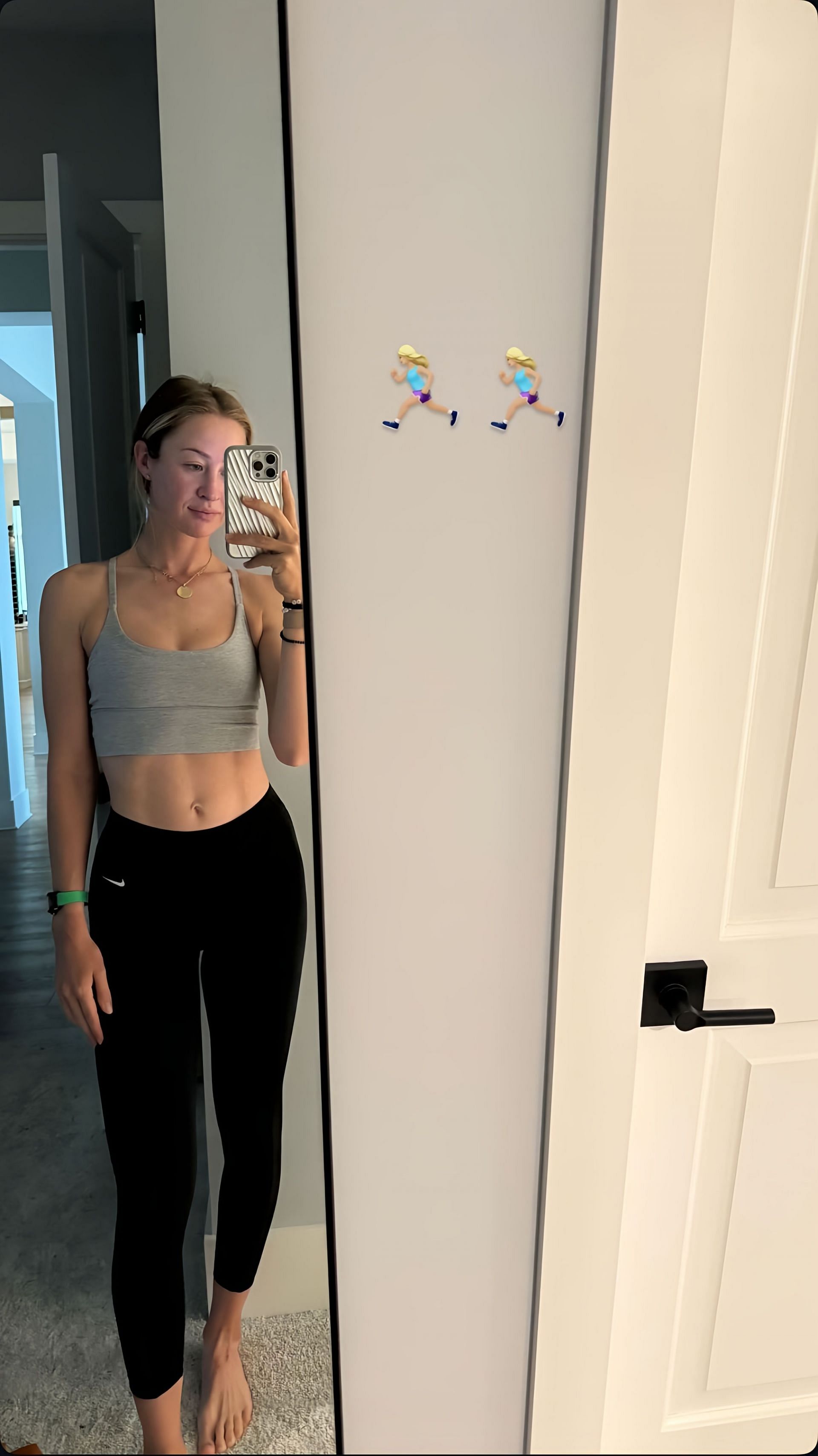 Nelly Korda shows off her running outfit. Image via Instagram @nellykorda