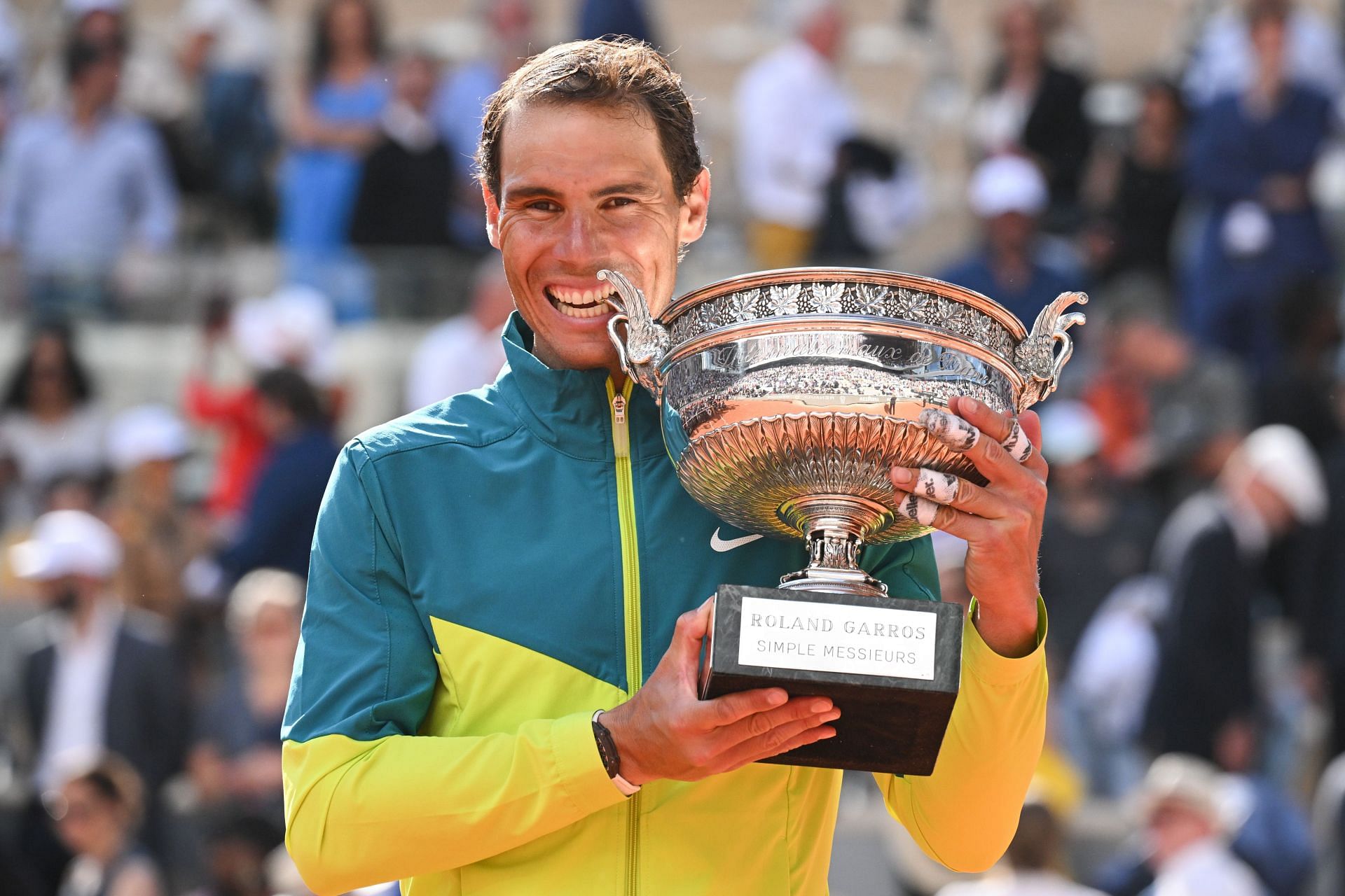 The Spaniard poses with the 2022 French Open trophy (Source: Getty)