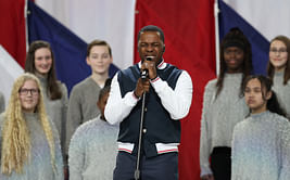 WATCH: Leslie Odom Jr. kicks off World Series Game 3 in New York with soulful rendition of National Anthem