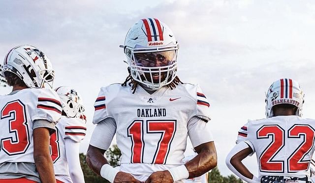 Oakland High School (TN) RB Duane Morris #17 before a game. Image via @duane_morris on X 