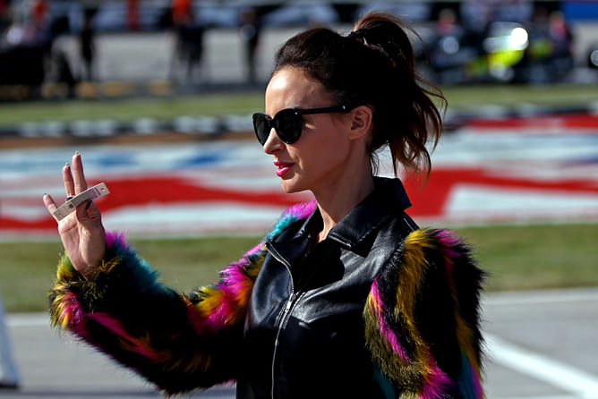 “It’s overall more blurry”: Kyle Busch’s wife Samantha calls out $3.4T worth American giant for latest product