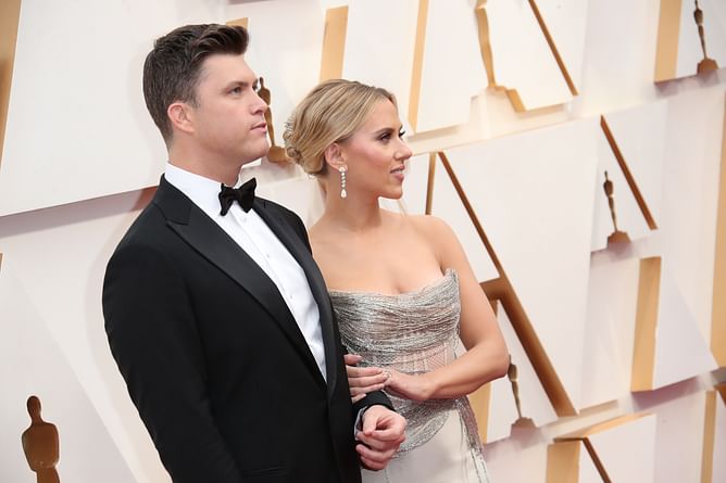 PICTURE: Hollywood superstar Scarlett Johansson wearing cap supporting 'The Met' for Mets vs Dodgers NLCS Game goes viral