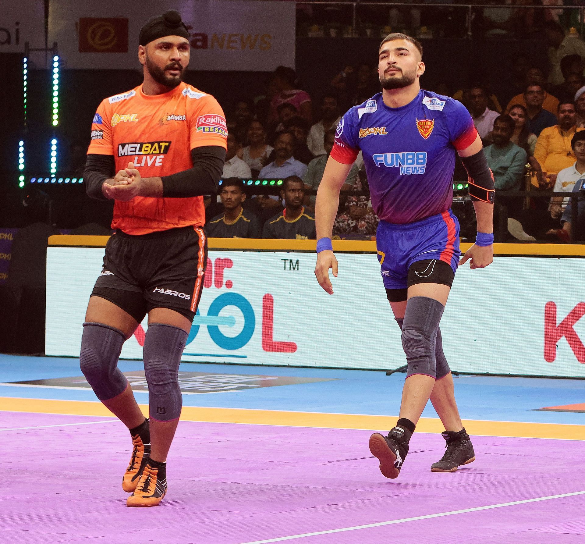 Surinder Singh (left) could be the key for the Bulls in stopping Ashu Malik. (Image Courtesy: PKL)