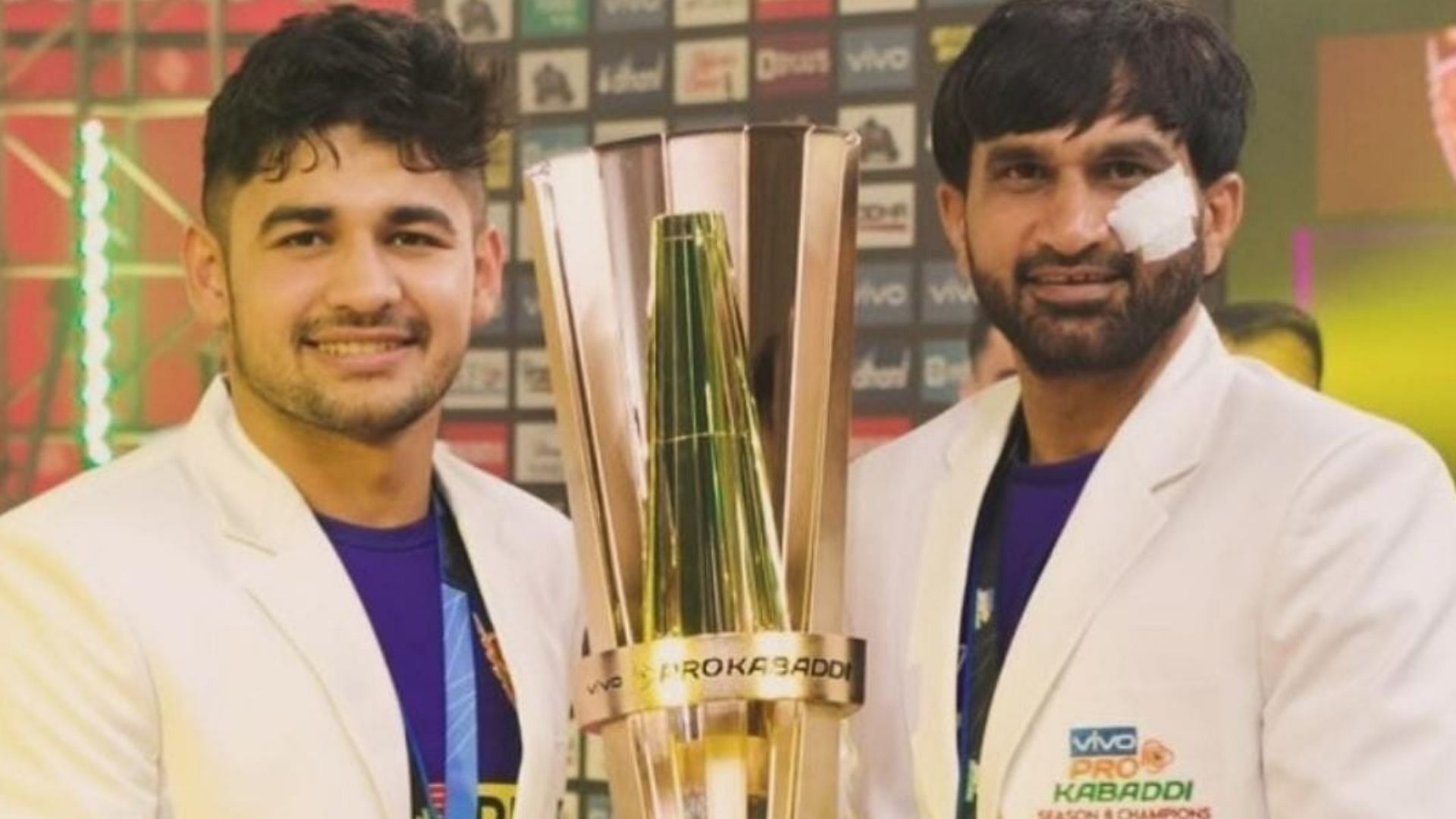 Joginder Narwal with the Pro Kabaddi trophy (Image Credits: Joginder Narwal/IG)