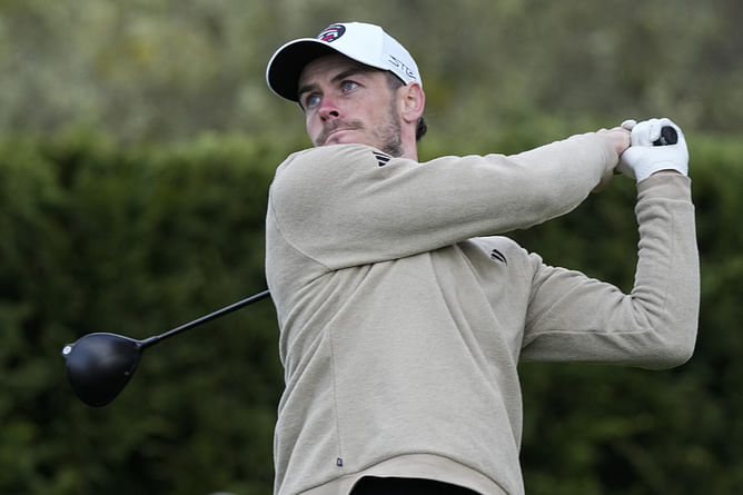 WATCH: Dog steals Gareth Bale's golf ball at the Alfred Dunhill Links Championship