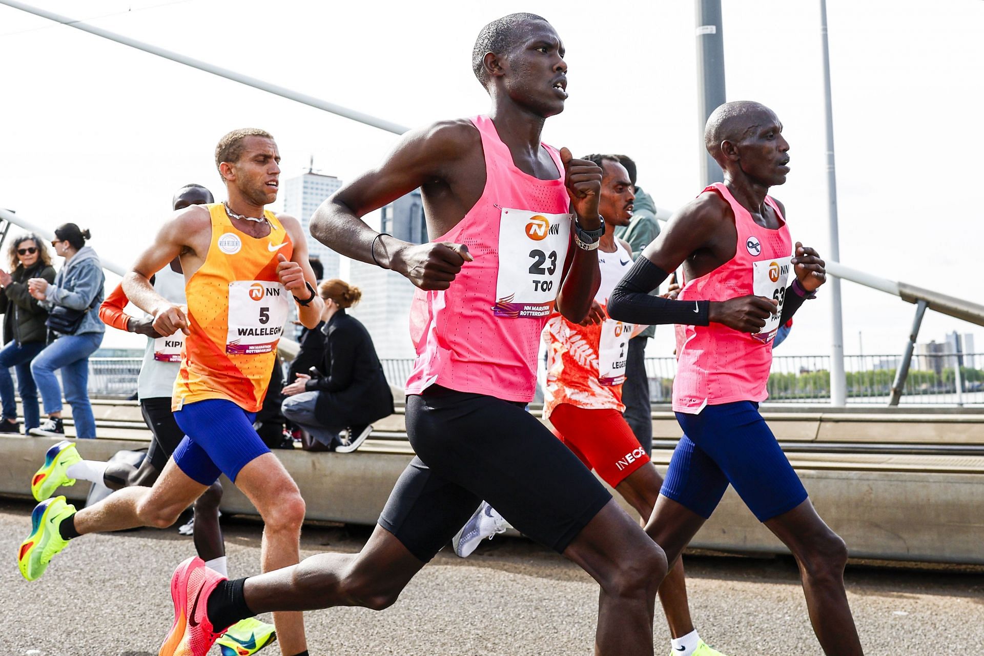 Amedework Walelegn (#5 left) at the NN Marathon Rotterdam (Getty Images)