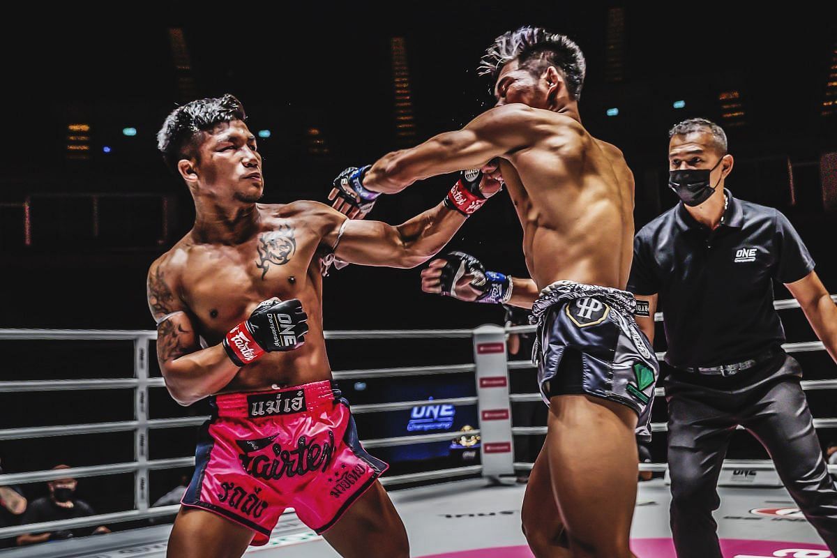 Rodtang Jitmuangnon fighting Petchdam | Image credit: ONE Championship