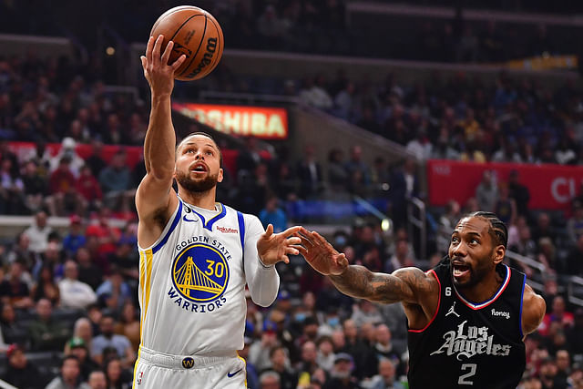 Golden State Warriors guard Stephen Curry moves to the basket against LA Clippers forward Kawhi Leonard at Crypto.com Arena. Photo Credit: Imagn