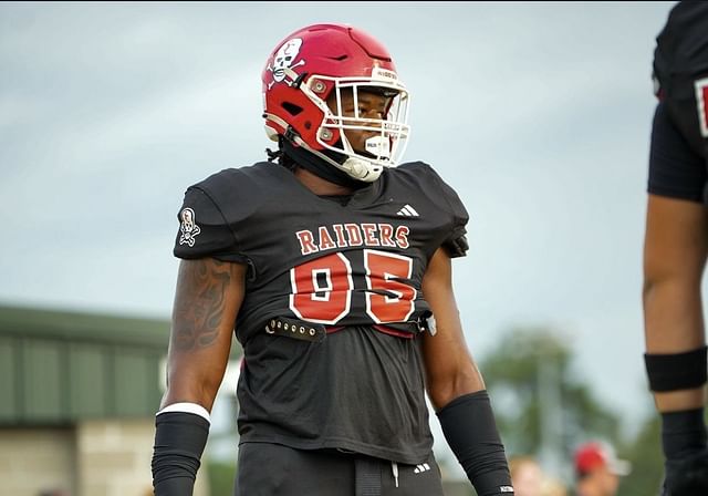 Elijah Griffin #95 before a game. Image via @the_elijahgriffin and @proshot_media_ on Instagram 