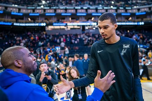 Chris Paul shakes hands with San Antonio Spurs center Victor Wembanyama after the game at Chase Center. Photo Credit: Imagn