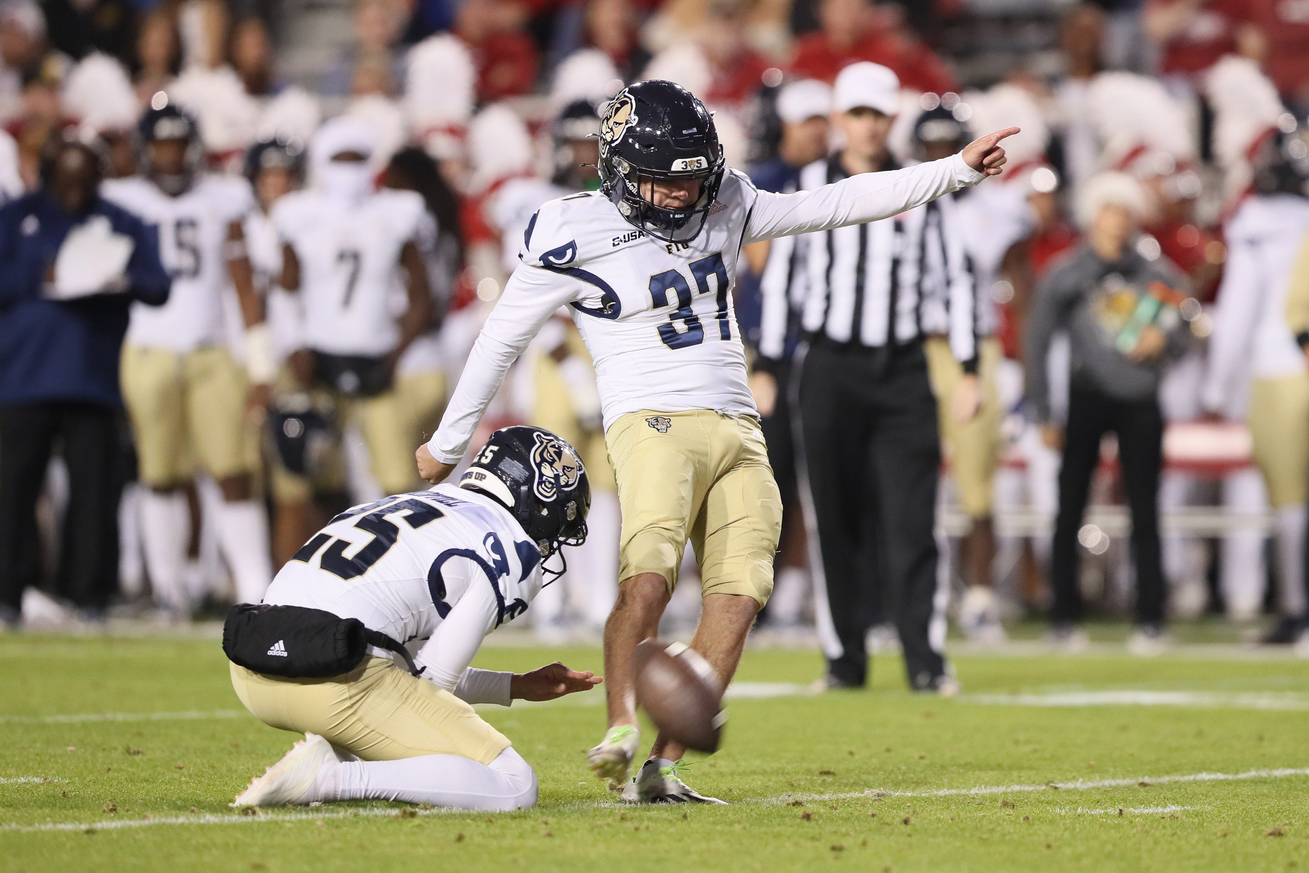 NCAA Football: Florida International at Arkansas - Source: Imagn