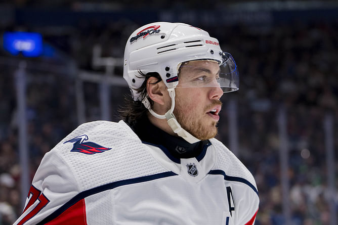 "Do the Capitals have fun?": TJ Oshie shares hilarious clip of Trevor van Riemsdyk attempting 60 ft. putt during team dinner