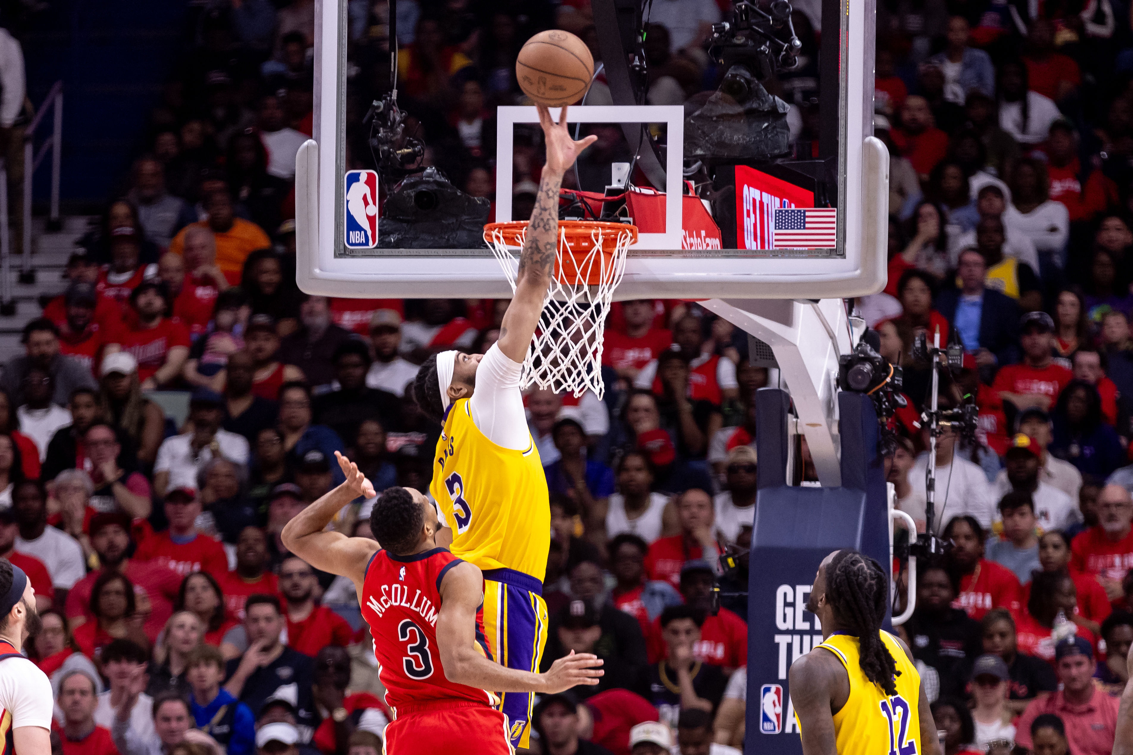 Los Angeles Lakers' Anthony Davis skying for a block - Source: Imagn