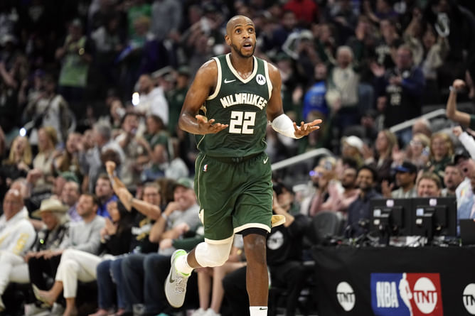 Why is Khris Middleton not playing tonight against Chicago Bulls? Latest on Bucks forward's absence (Oct. 25)