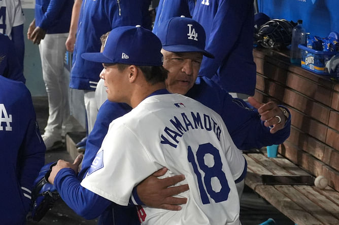 Watch: Shohei Ohtani and Dave Roberts’ heartwarming gesture to Yoshinobu Yamamoto after five scoreless innings