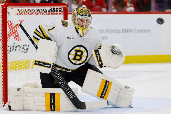 Elliotte Friedman names the goalie he admires and expects to step up for Bruins in Jeremy Swayman's absence