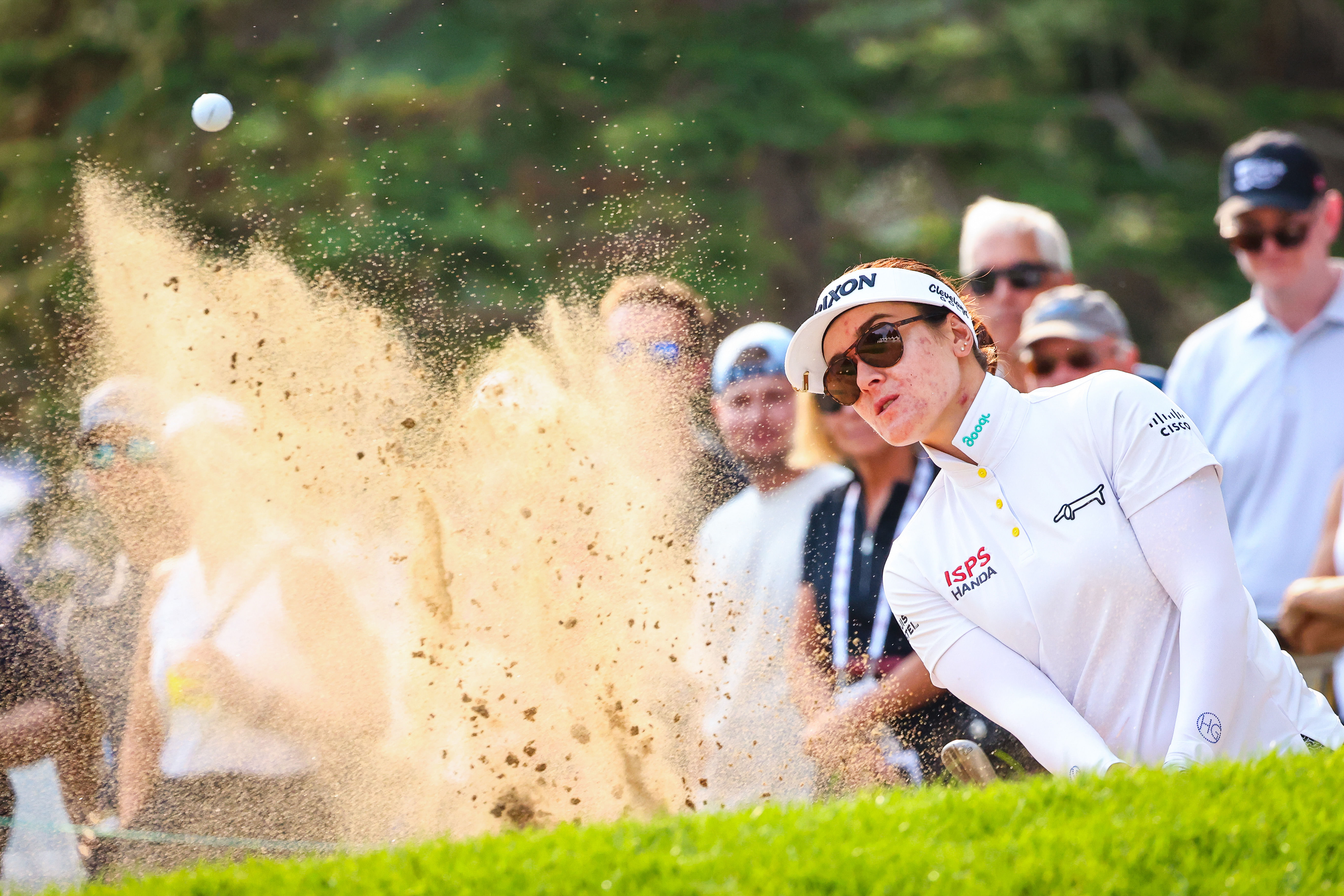 Who is leading the 2024 BMW Ladies Championship after Day 1