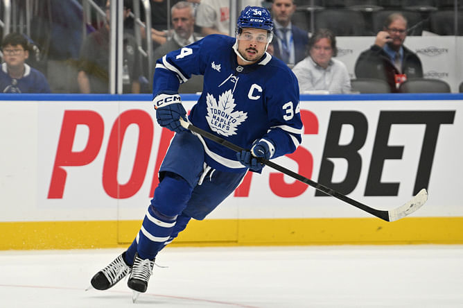 Leafs captain Auston Matthews makes his opinion of Nick Robertson crystal clear