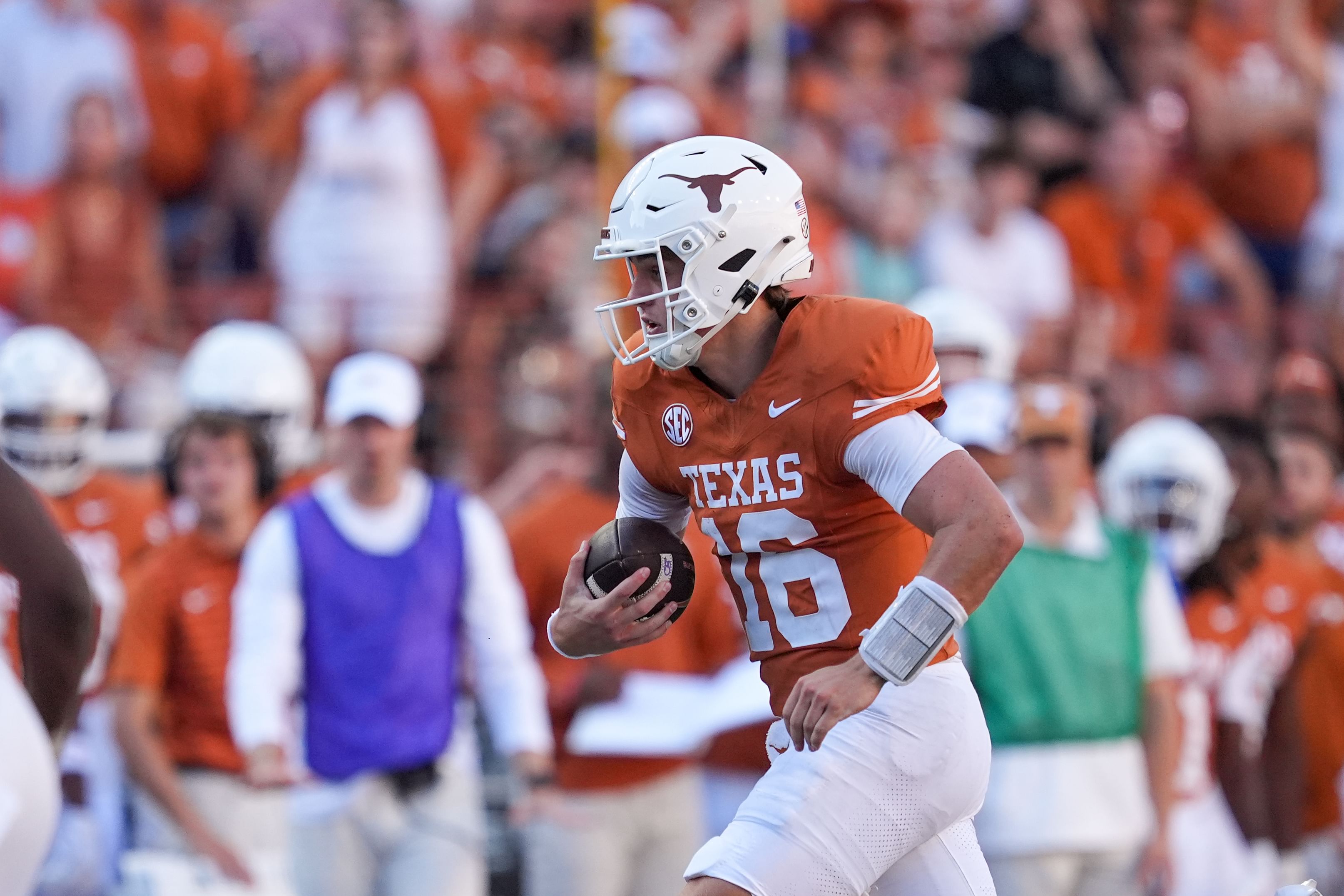 Texas quarterback Arch Manning - Source: Imagn