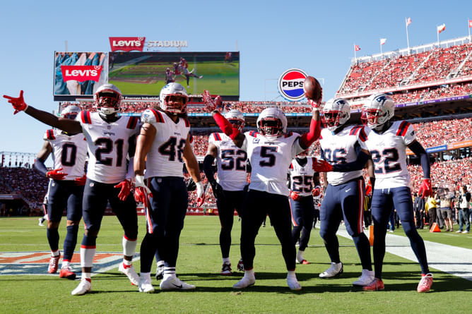 NFL Rumors: Patriots locker room "teetering on a mutiny"