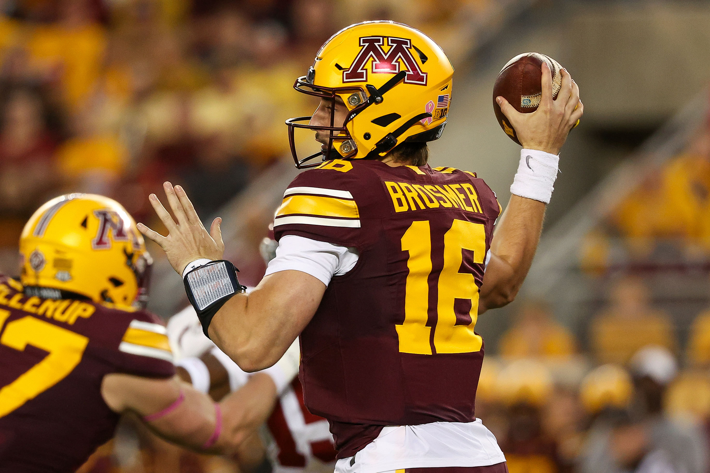 NCAA Football: Southern California at Minnesota - Source: Imagn