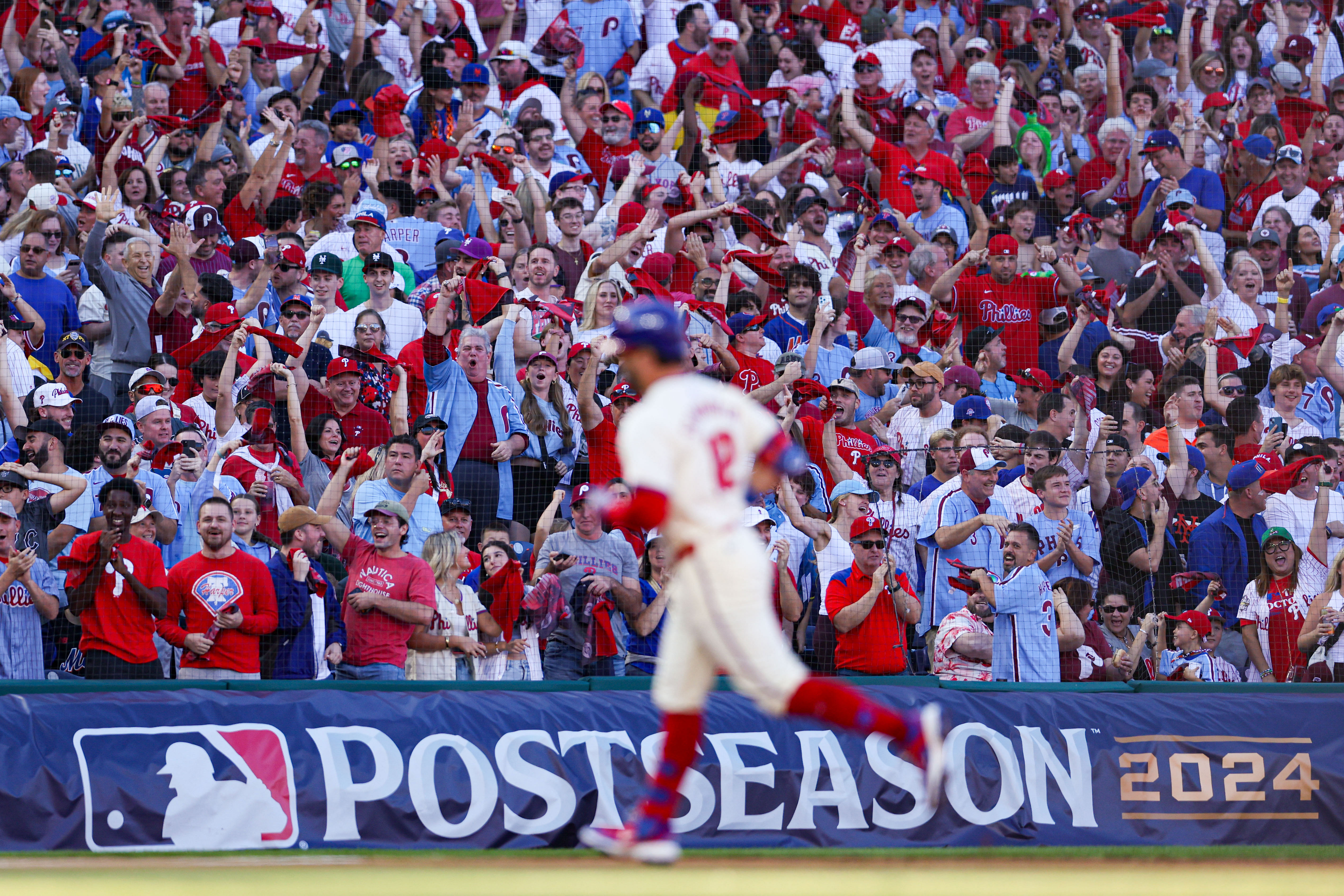 Kyle Schwarber could hit another home run tonight (Imagn)