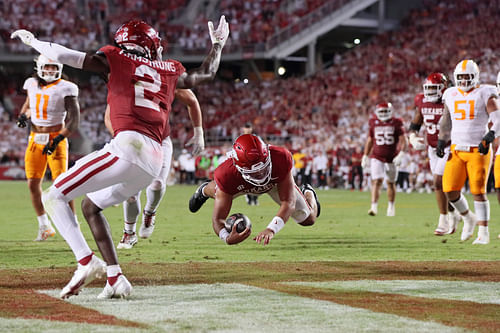 Malachi Singleton scores the go-ahead touchdown - Source: Imagn