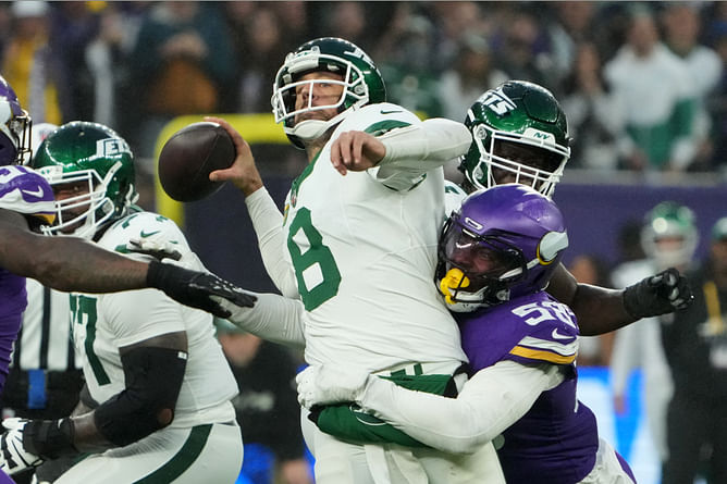 Peyton Manning highlights where Jets are on NFL panic meter after Aaron Rodgers' late INT in 23-17 loss to Vikings