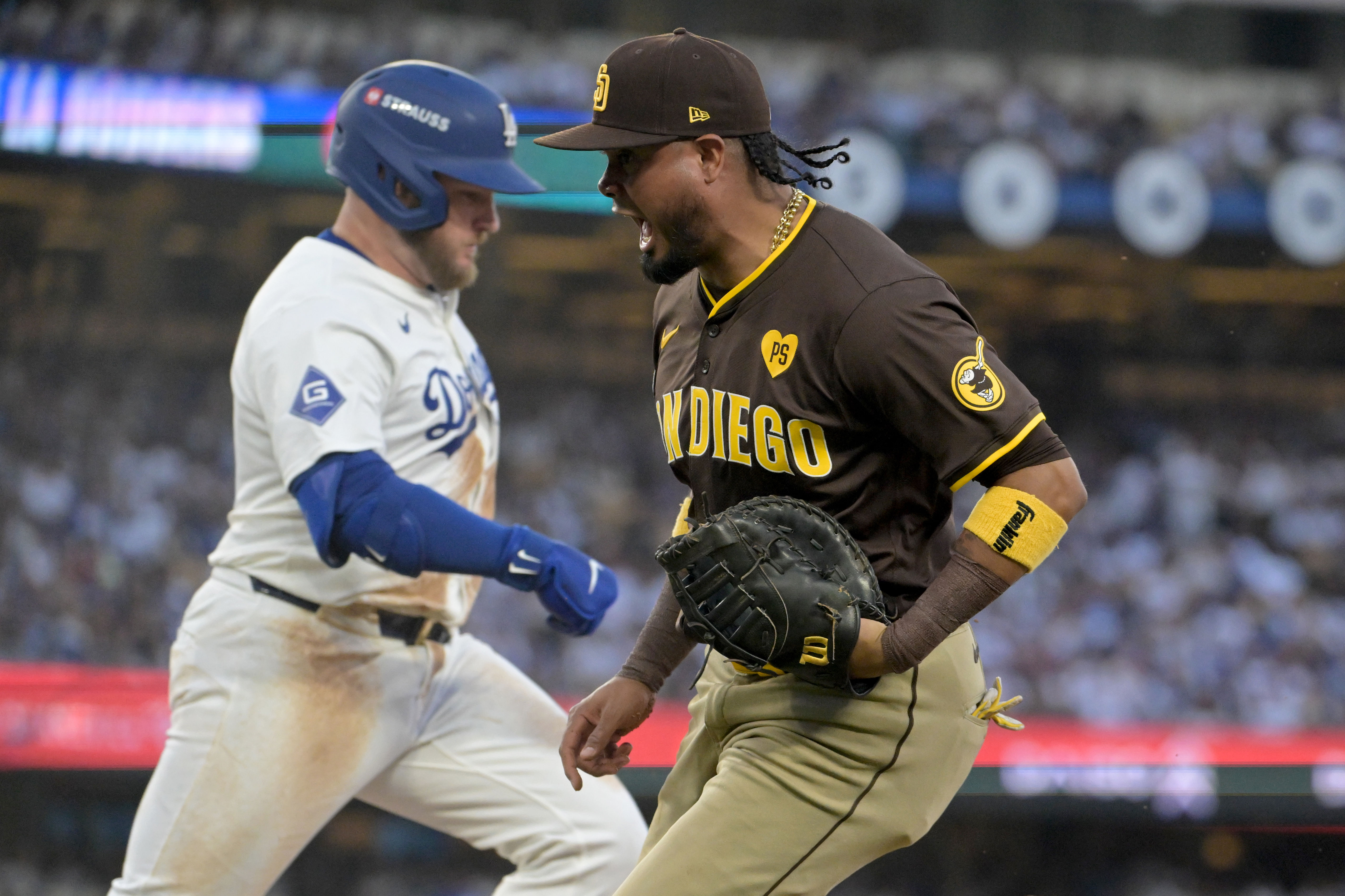 Max Muncy feels the Padres are using gamesmanship to thwart the Dodgers (Image Credit: IMAGN)