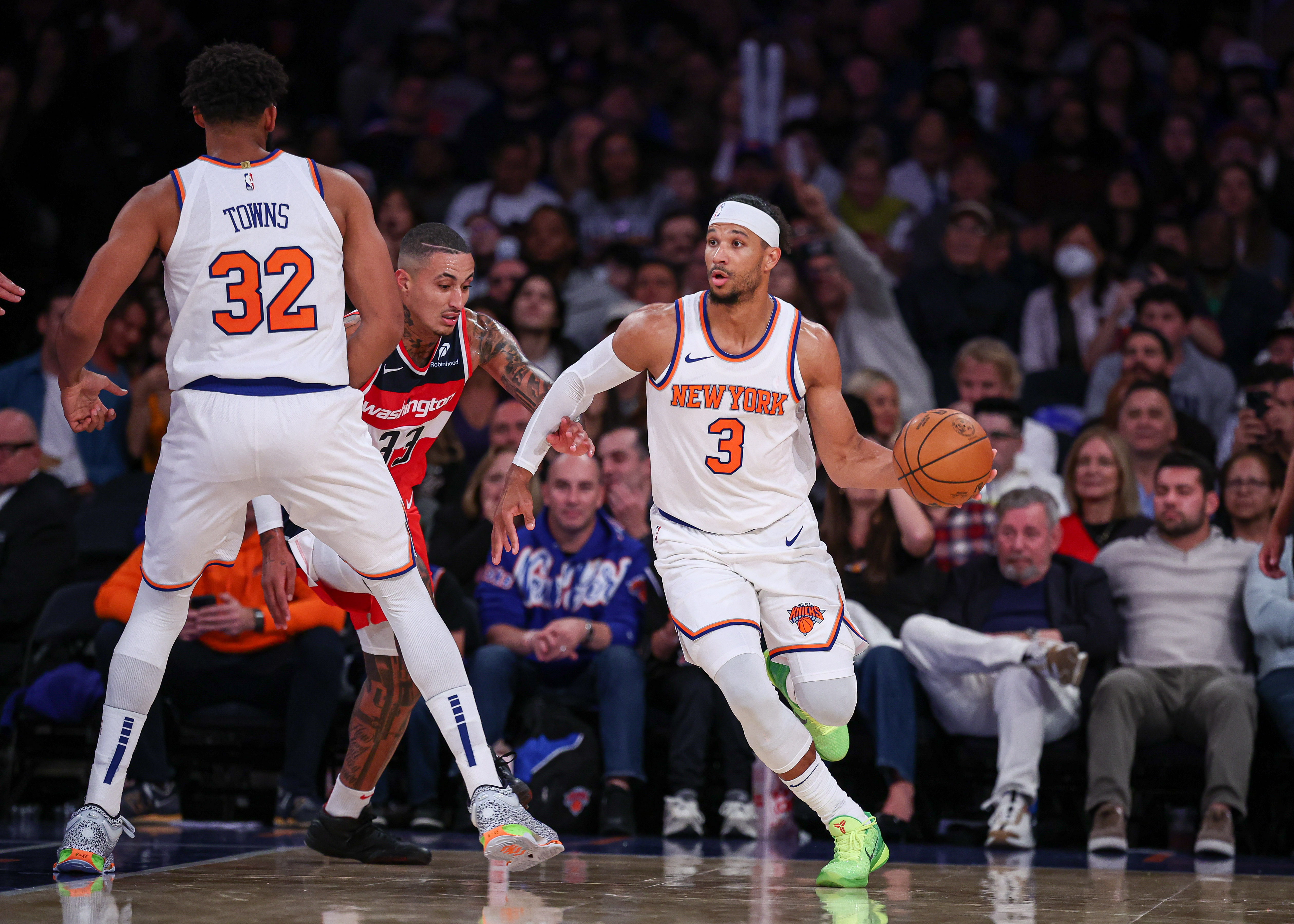 New York Knicks guard Josh Hart receiving screen from teammate Karl-Anthony Towns - Source: Imagn