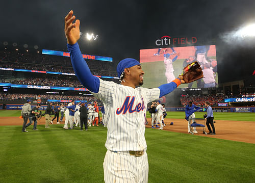 Francisco Lindor hit a grand slam in the sixth inning, clinching the NLCS for the Mets for the first time since 2015.