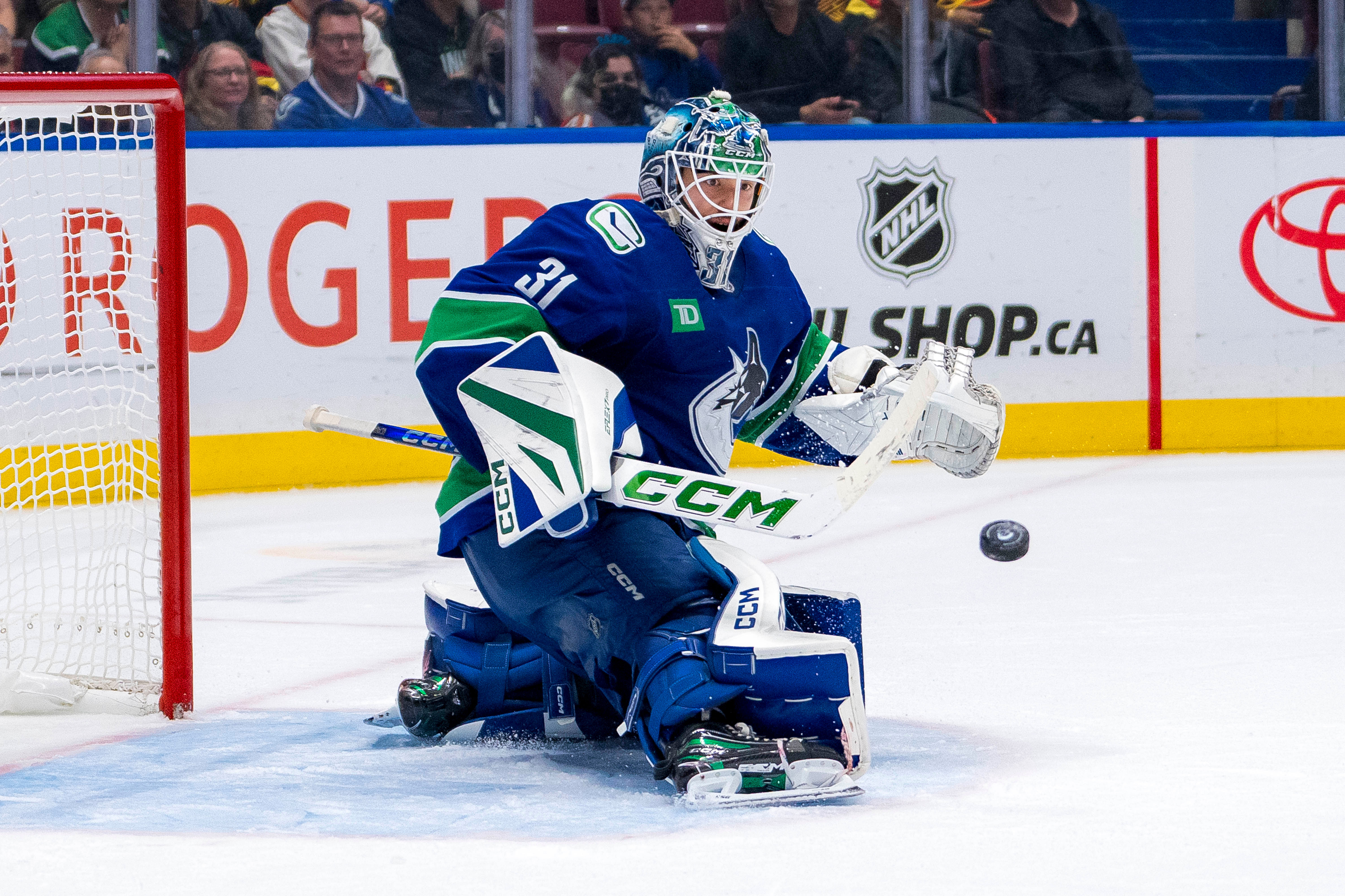 NHL: Calgary Flames at Vancouver Canucks - Source: Imagn