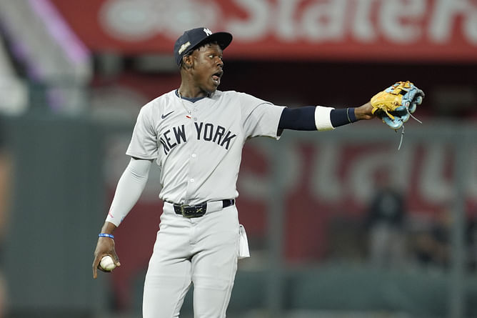 “Jazz, just play your position man” - Yankees fans call out Jazz Chisholm Jr. for cutting in front of Anthony Volpe and failing to make a play