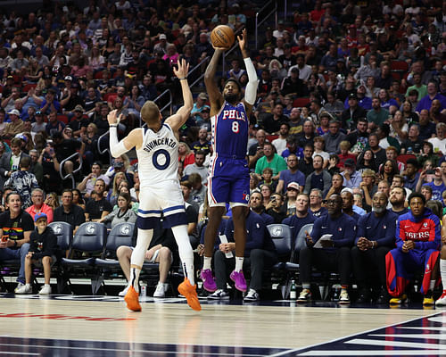 Philadelphia 76ers forward Paul George shoots over Minnesota Timberwolves guard Donte DiVincenzo at Wells Fargo Arena. Photo Credit: Imagn