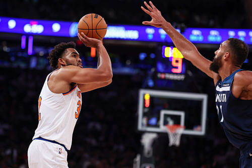 New York Knicks center Karl-Anthony Towns shoots the ball during the first half at Madison Square Garden. Photo Credit: Imagn