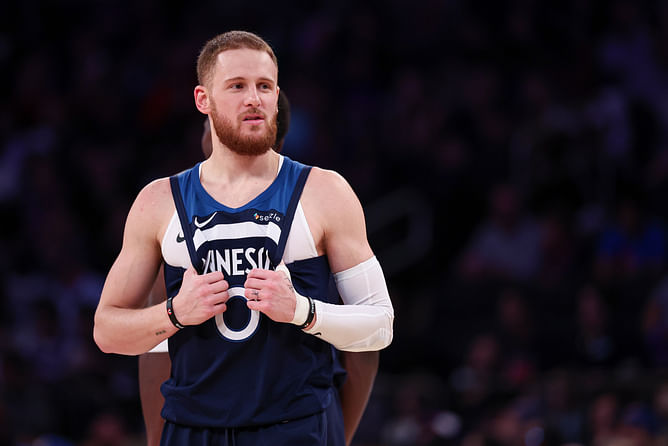 Watch: Donte DiVincenzo and Rick Brunson engage in heated exchange after ex-Knicks star trash talks Jalen Brunson and Tom Thibodeau