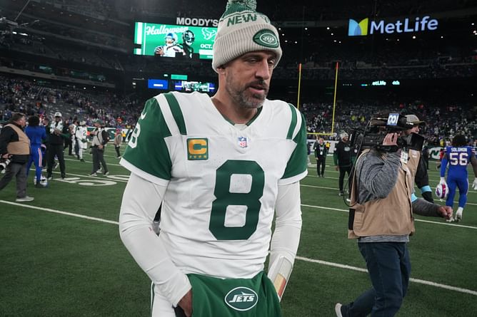 Ex-Dolphins QB subtly throws shade at Aaron Rodgers in the wake of Jets' Davante Adams move