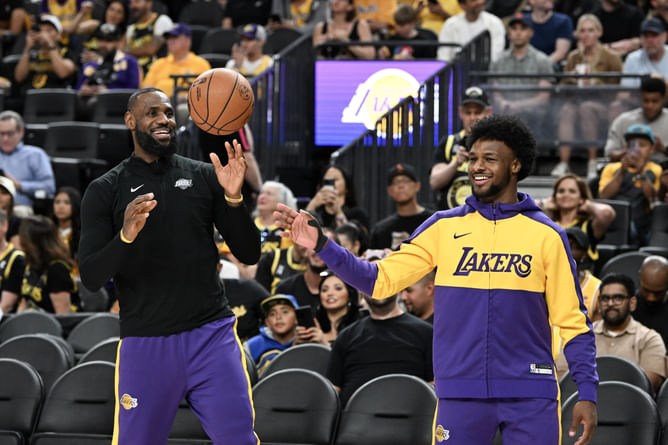 LeBron James has 2-word reaction to mentoring son Bronny James