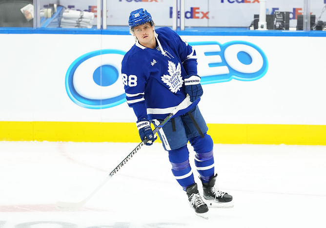 William Nylander makes his thoughts on Anthony Stolarz's desperation save in Leafs' 5-2 win extremely clear