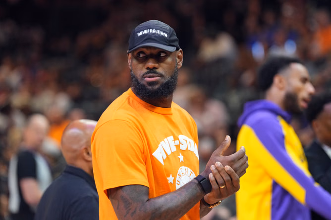 Is LeBron James playing tonight against Timberwolves? Exploring 4xNBA champ's status for Lakers season opener | (Oct. 22)