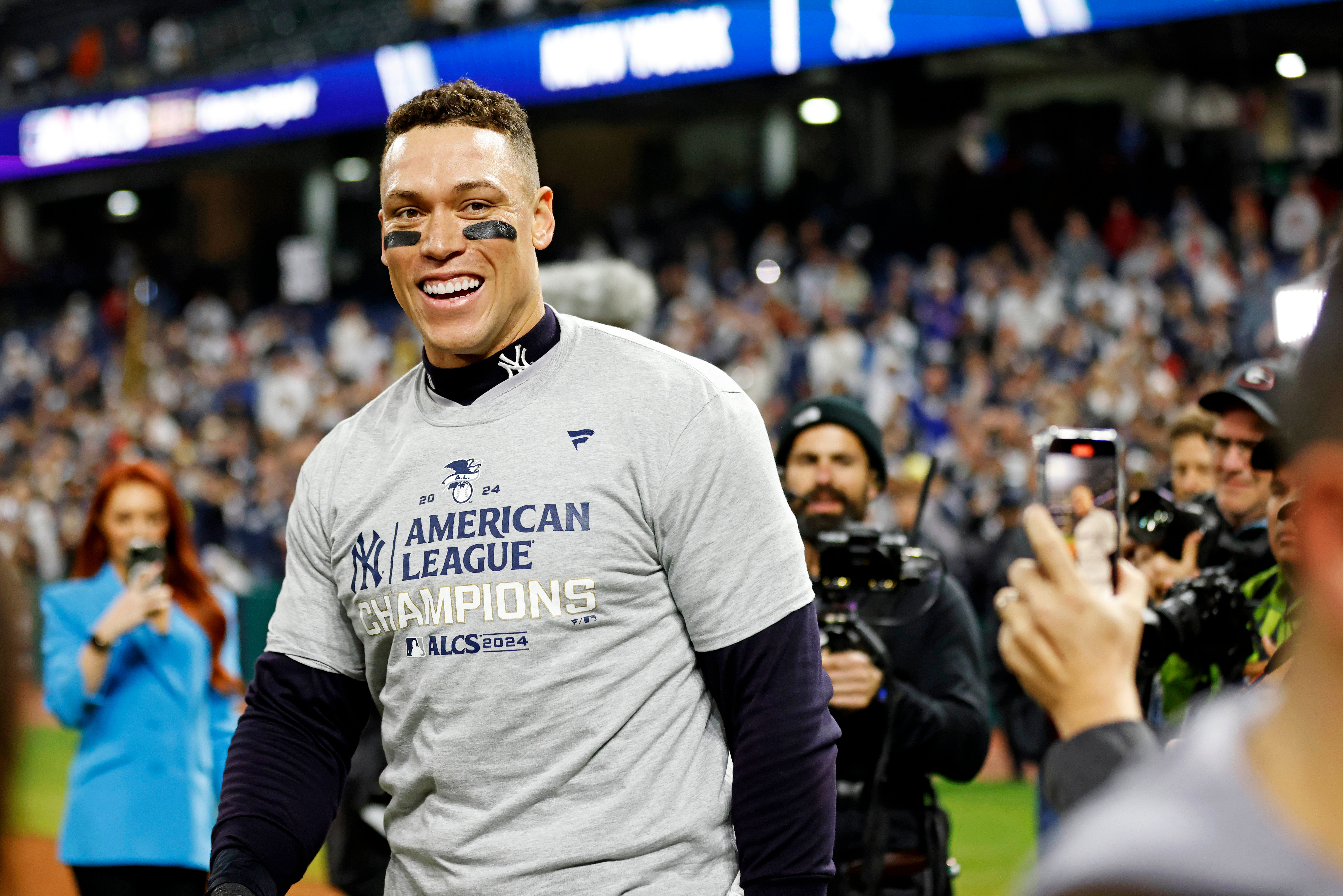 Aaron Judge celebrates winning the American League pennant at Yankee Stadium (Photo Credit: IMAGN)