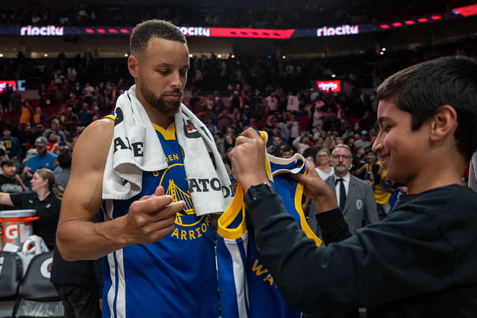Steph Curry sends his Lakers rookie fanboy a massive surprise