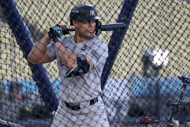 WATCH: Giancarlo Stanton silences Dodgers fans with two-run go-ahead home run in WS Game 1