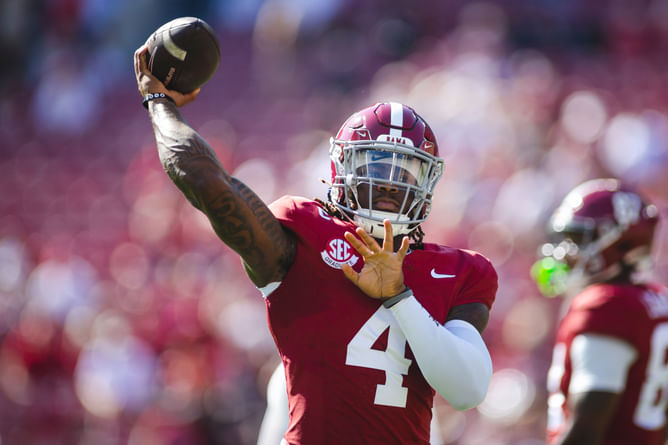 WATCH: Alabama star Jalen Milroe takes a personal moment for prayer before taking the field against Mizzou