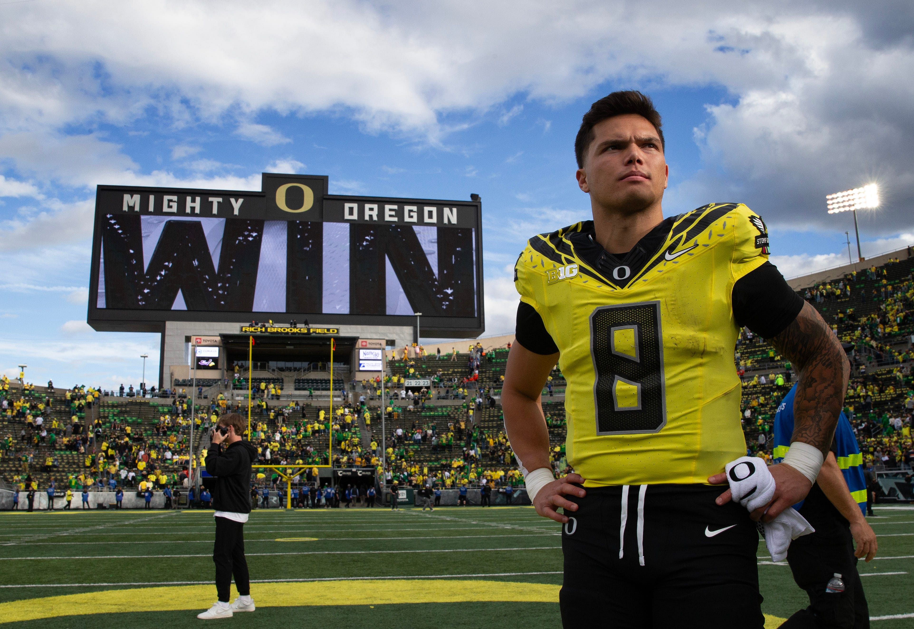 Oregon QB Dillon Gabriel will be a problem this weekend for Michigan. (Photo Credit: IMAGN)