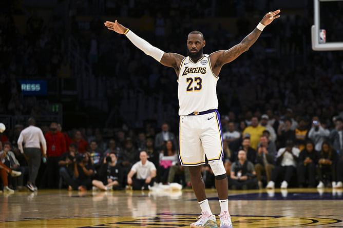 LeBron James Stats Tonight: Lakers superstar completely outplayed by rival Kevin Durant in loss vs. Suns