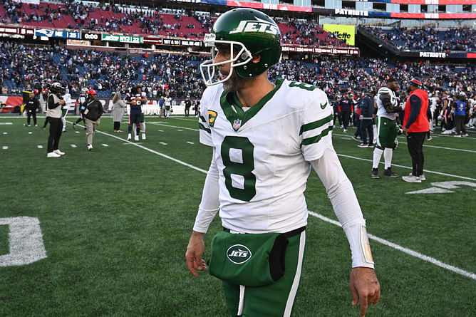 Cowboys legend Michael Irvin raises issue with Aaron Rodgers’ “smoking weed retreat” as Jets slide to 2-6 record