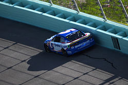 WATCH: Kyle Larson gets a flat tire at the Homestead Miami playoff race